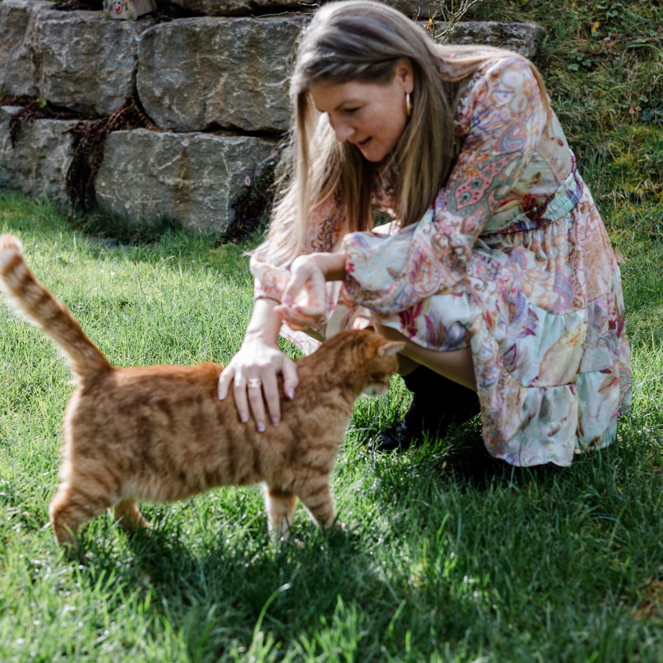 Julia Bultmann – Autorin emotionaler Romane über Verlust, Hoffnung und Neuanfänge mit ihrer Katze