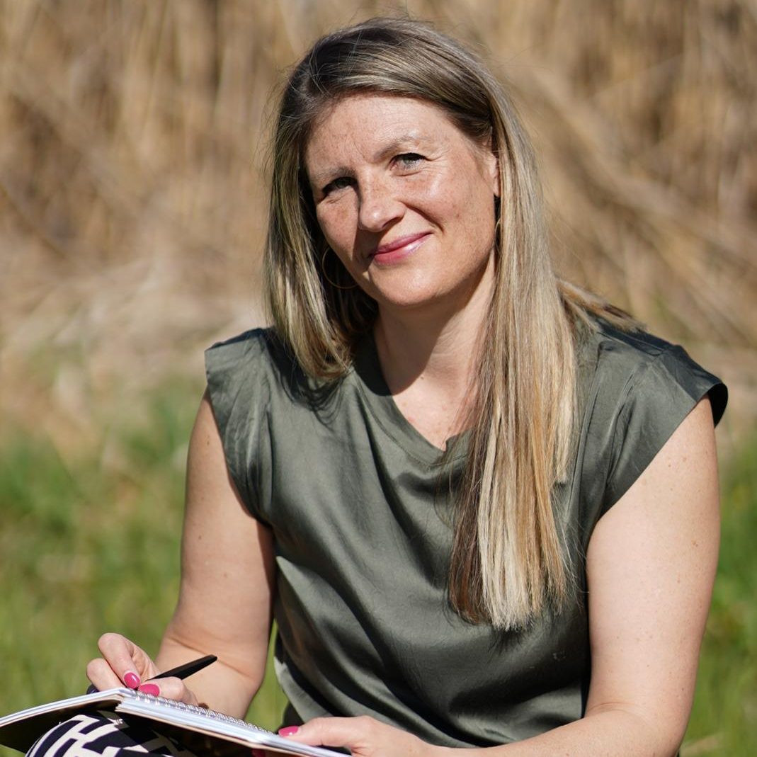 Julia Bultmann – Autorin emotionaler Romane über Verlust, Hoffnung und Neuanfang.